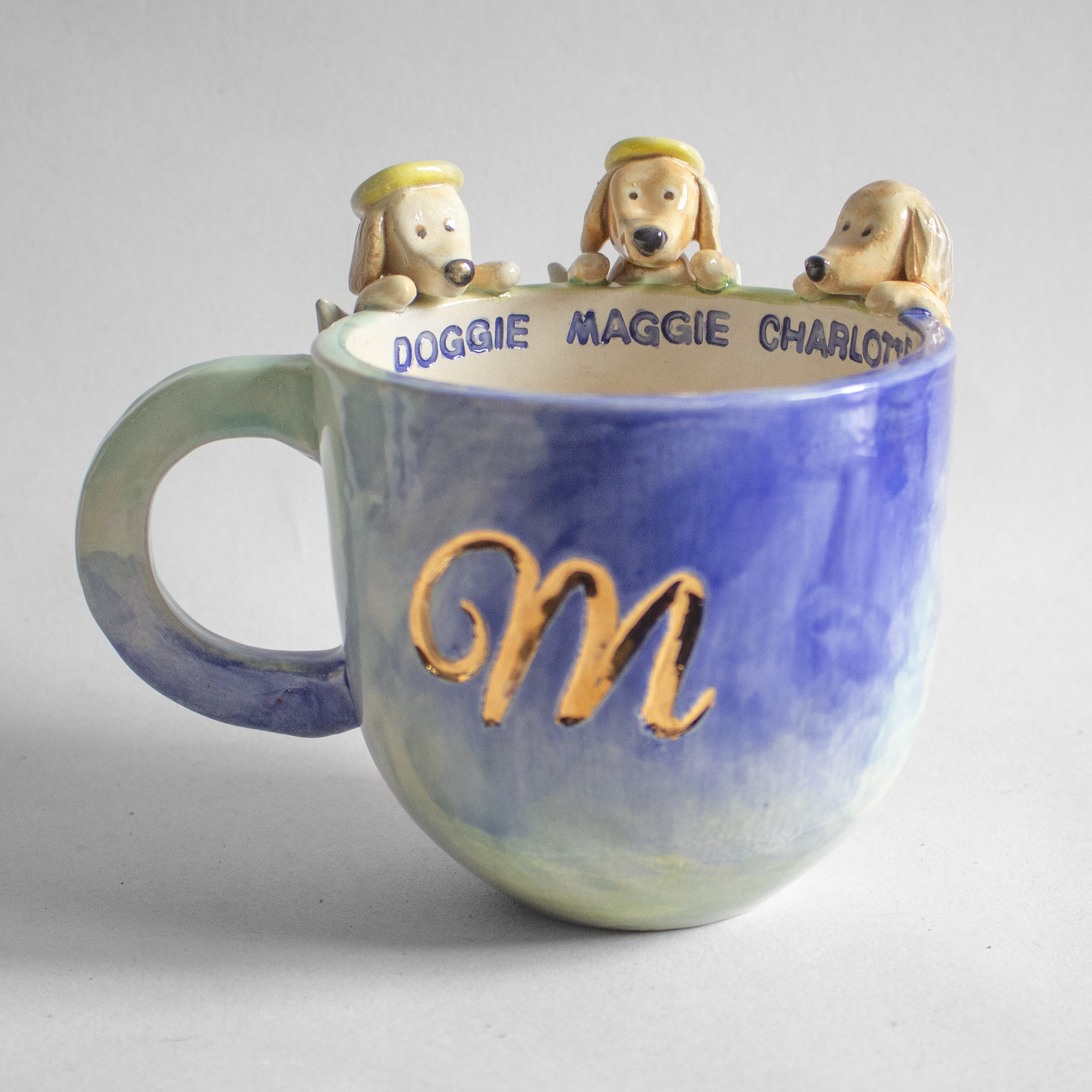 Taza cafetto grande con mascotas e inicial con oro